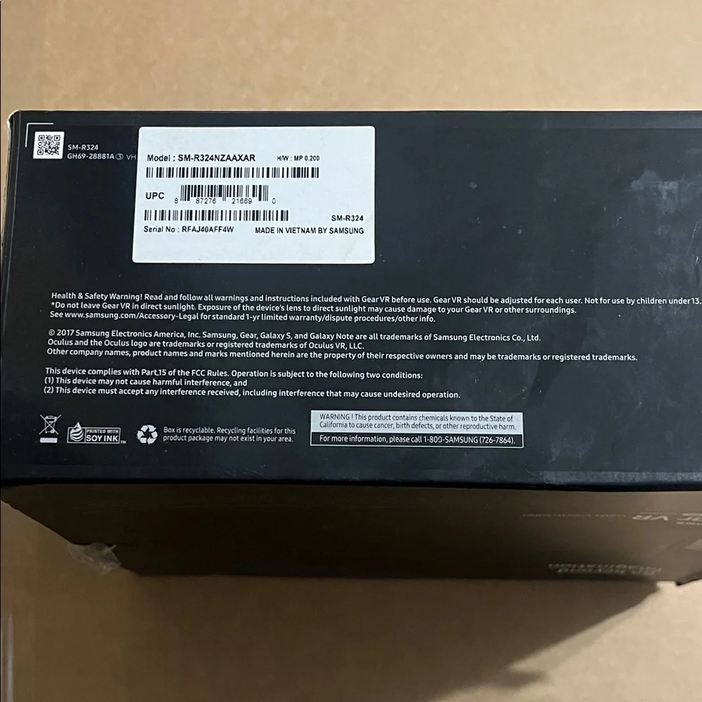 Samsung Gear VR Headset with Controller - Dark Gray - Picture 3 of 16